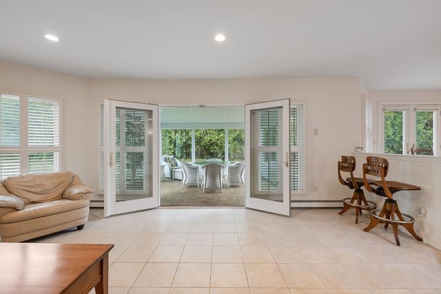 276 Shore St, Falmouth, MA 02540