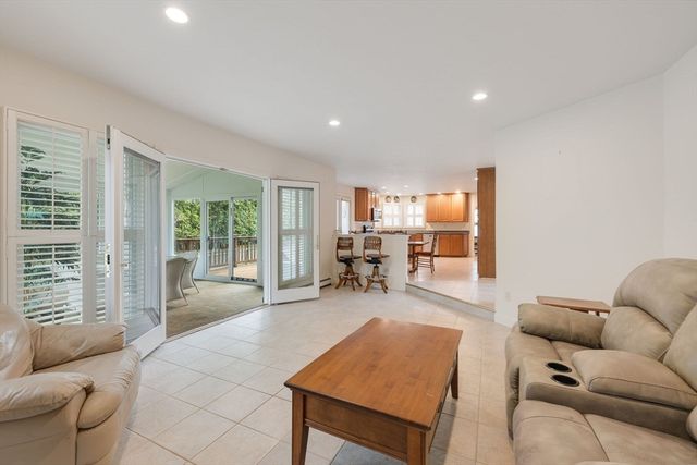 276 Shore St, Falmouth, MA 02540