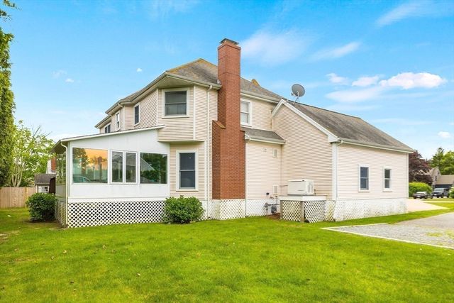 276 Shore St, Falmouth, MA 02540