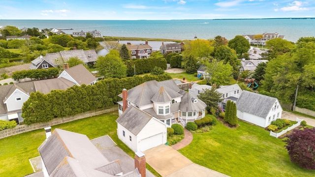 276 Shore St, Falmouth, MA 02540