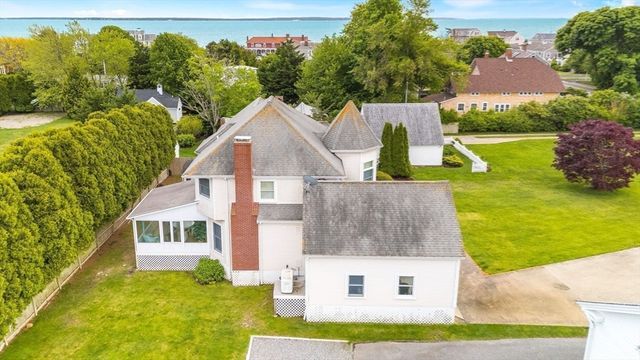 276 Shore St, Falmouth, MA 02540