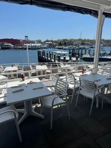 276 Shore St, Falmouth, MA 02540