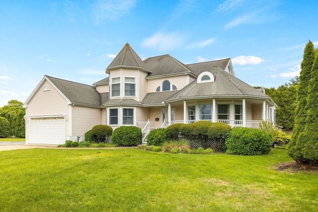 276 Shore St, Falmouth, MA 02540