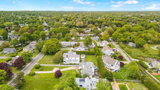 276 Shore St, Falmouth, MA 02540