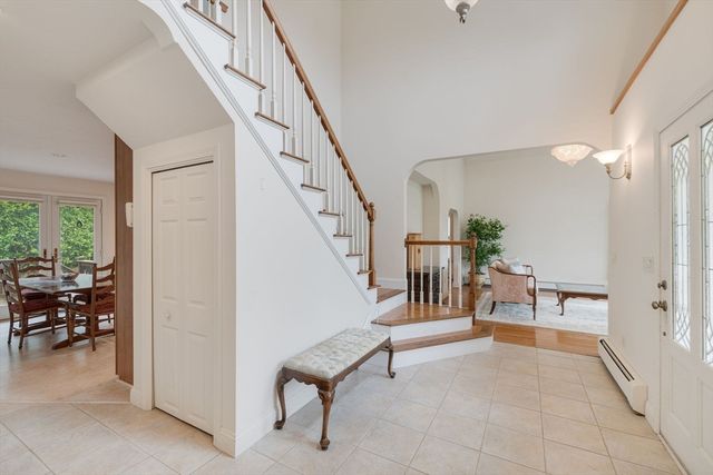 276 Shore St, Falmouth, MA 02540