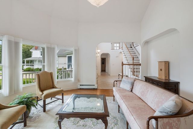 276 Shore St, Falmouth, MA 02540