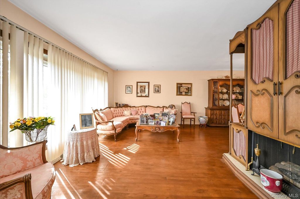 160-29 25th Avenue, Whitestone, NY 11357 — photo 2