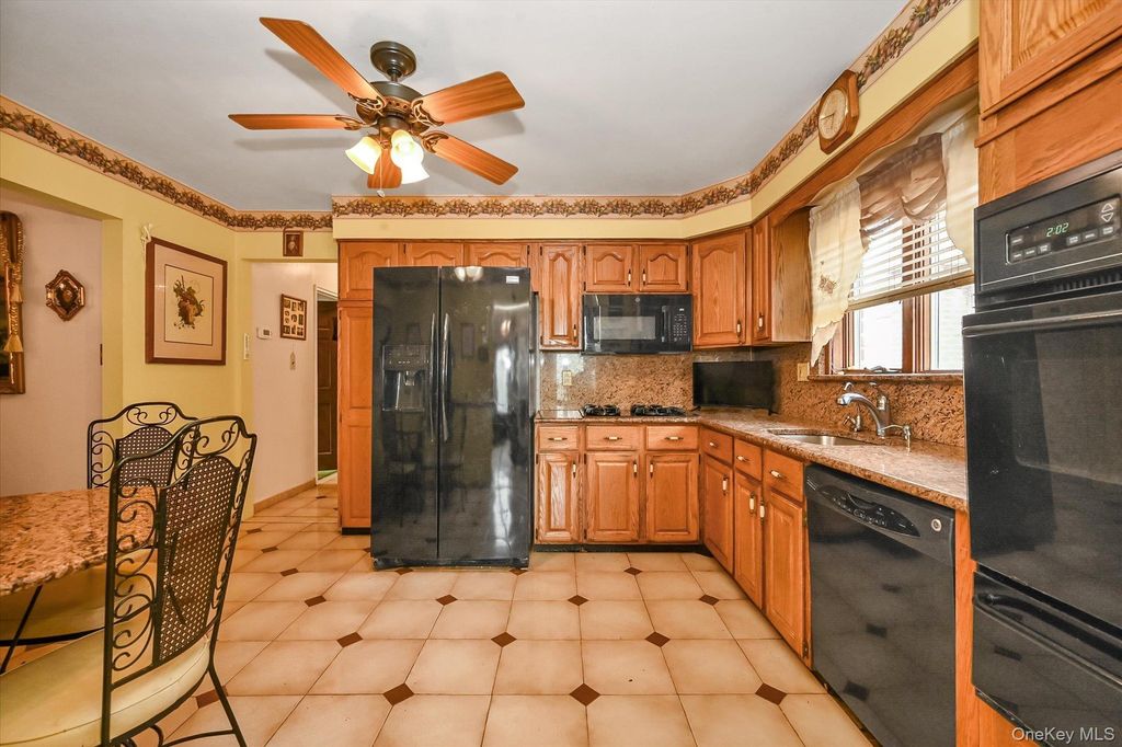 160-29 25th Avenue, Whitestone, NY 11357 — photo 4