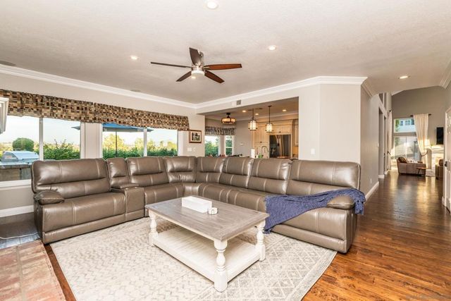 2340 Lomica Pl, Escondido, CA 92029