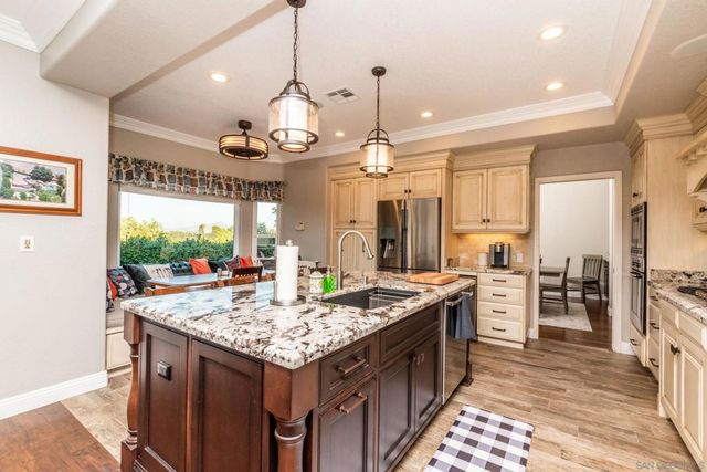 2340 Lomica Pl, Escondido, CA 92029