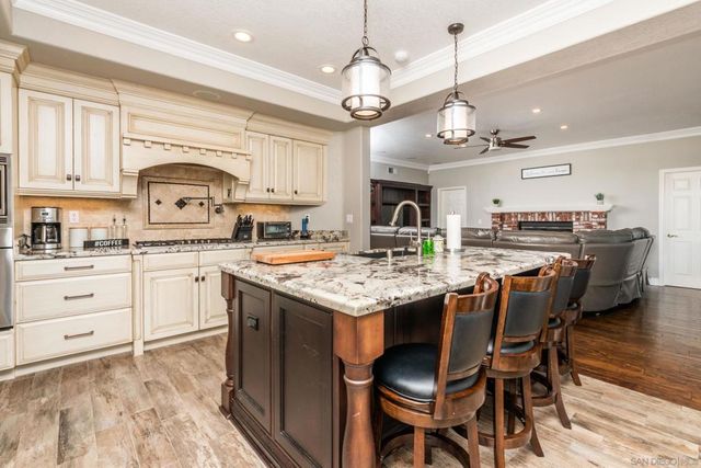 2340 Lomica Pl, Escondido, CA 92029