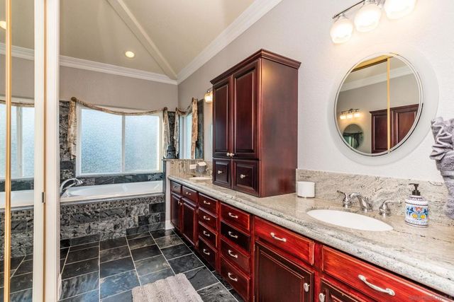 2340 Lomica Pl, Escondido, CA 92029