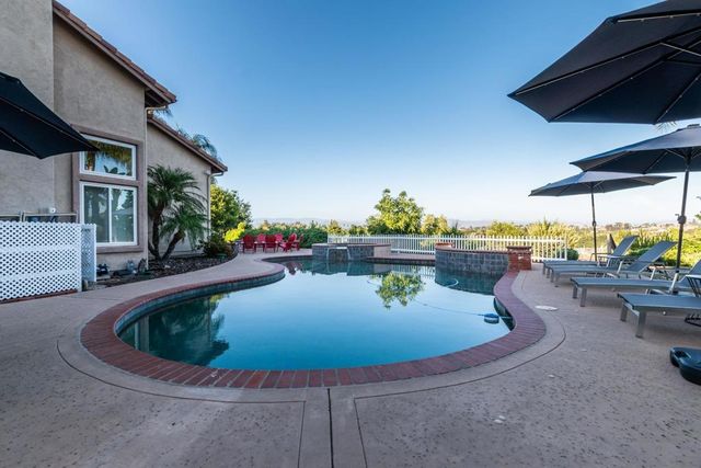 2340 Lomica Pl, Escondido, CA 92029