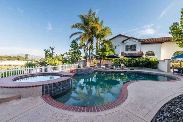 2340 Lomica Pl, Escondido, CA 92029