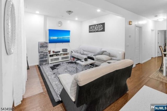 87 19th Street, East Orange, NJ 07017