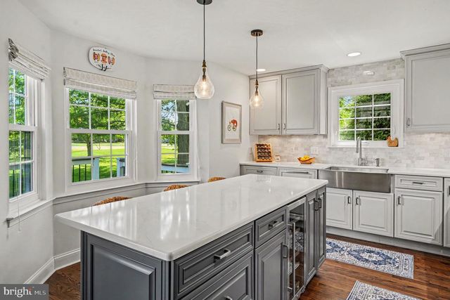 221 CANTERBURY CT, Blue Bell, PA 19422