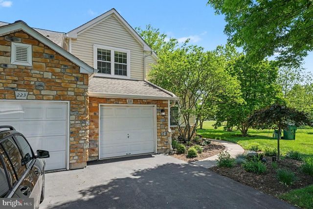 221 CANTERBURY CT, Blue Bell, PA 19422