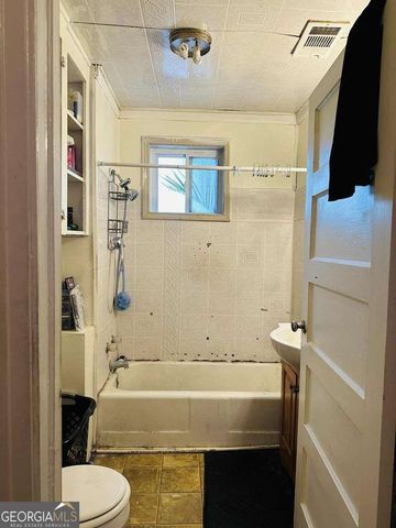 198 Holmesville Avenue, Baxley, GA 31513