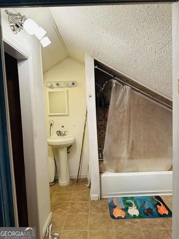 198 Holmesville Avenue, Baxley, GA 31513