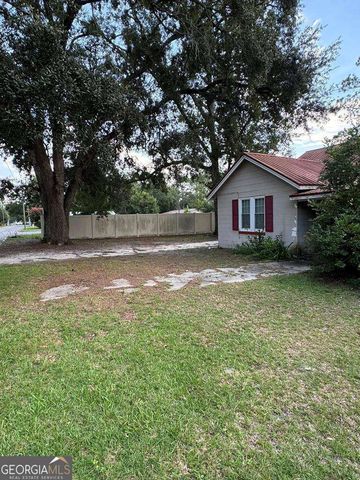 198 Holmesville Avenue, Baxley, GA 31513