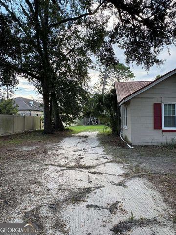 198 Holmesville Avenue, Baxley, GA 31513