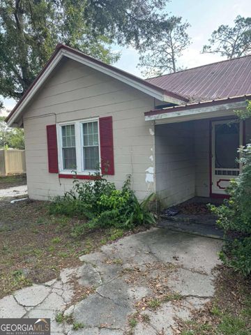 198 Holmesville Avenue, Baxley, GA 31513