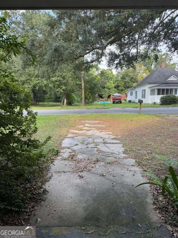 198 Holmesville Avenue, Baxley, GA 31513