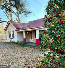 198 Holmesville Avenue, Baxley, GA 31513