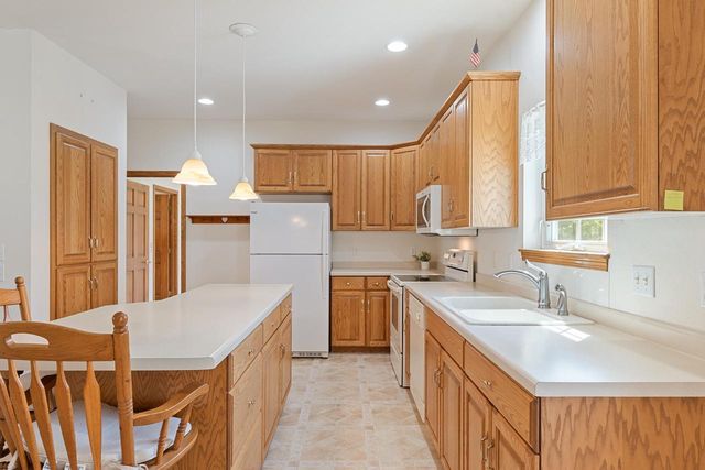 901 W BENT OAK LANE, Appleton, WI 54914