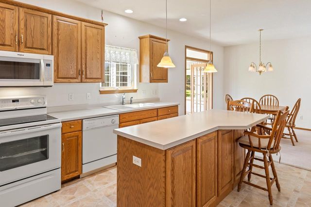 901 W BENT OAK LANE, Appleton, WI 54914