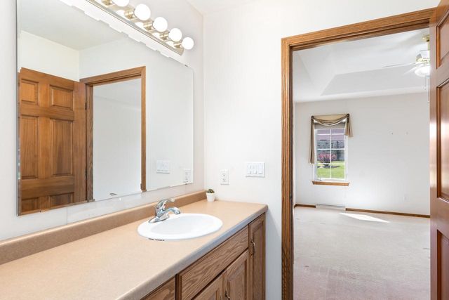 901 W BENT OAK LANE, Appleton, WI 54914