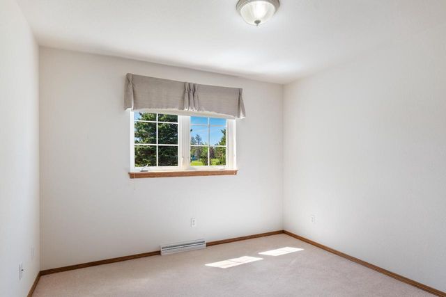 901 W BENT OAK LANE, Appleton, WI 54914