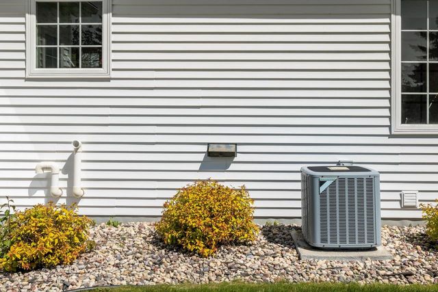 901 W BENT OAK LANE, Appleton, WI 54914