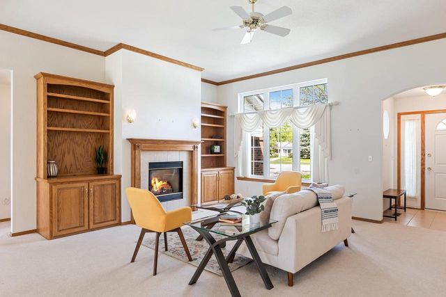 901 W BENT OAK LANE, Appleton, WI 54914