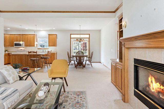 901 W BENT OAK LANE, Appleton, WI 54914