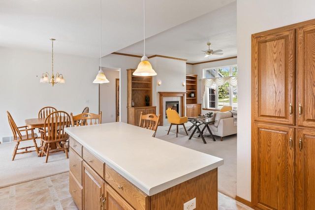 901 W BENT OAK LANE, Appleton, WI 54914