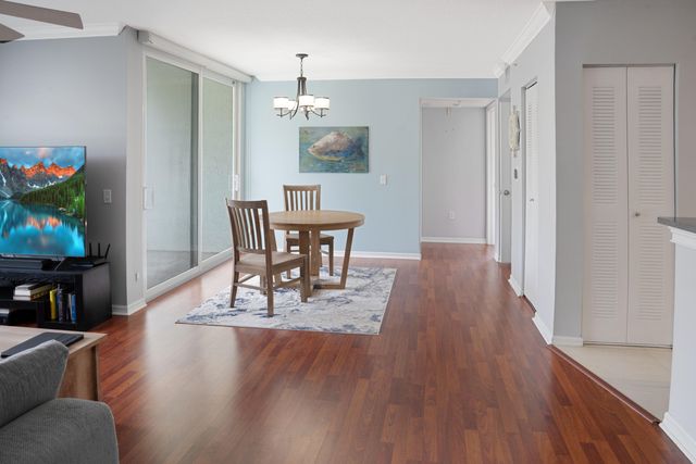 809 Villa Circle, Boynton Beach, FL 33435