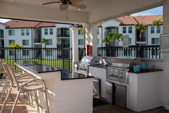 809 Villa Circle, Boynton Beach, FL 33435