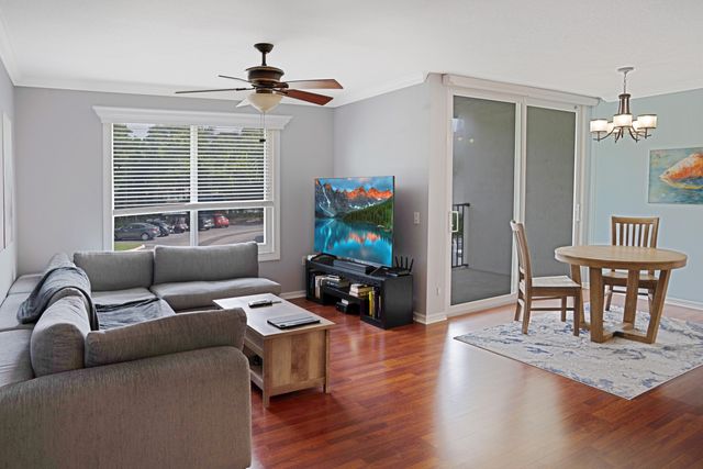 809 Villa Circle, Boynton Beach, FL 33435