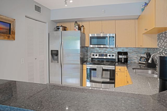 809 Villa Circle, Boynton Beach, FL 33435