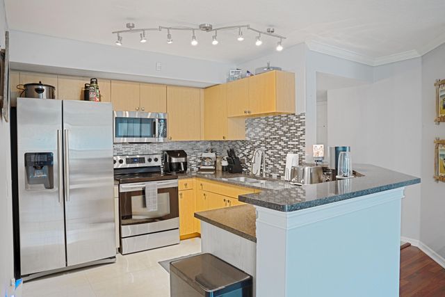 809 Villa Circle, Boynton Beach, FL 33435