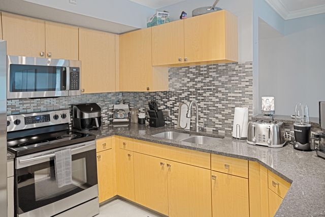 809 Villa Circle, Boynton Beach, FL 33435