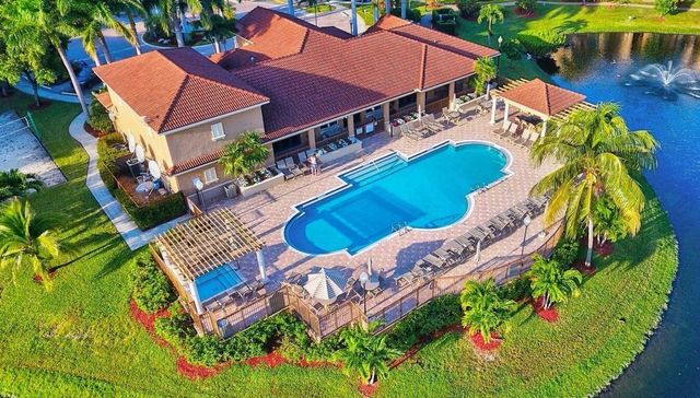 809 Villa Circle, Boynton Beach, FL 33435