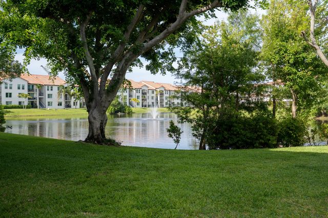 809 Villa Circle, Boynton Beach, FL 33435