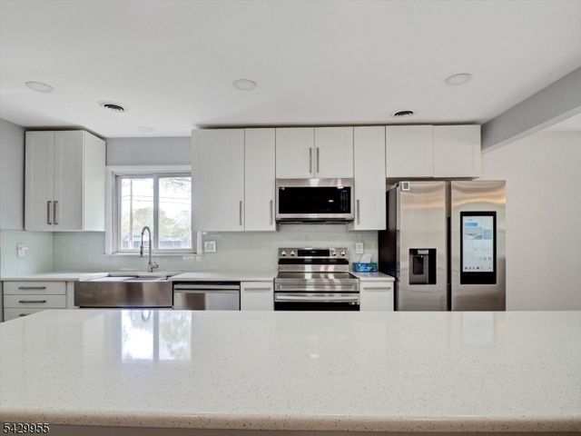 857 Grove St, Rahway City, NJ 07065