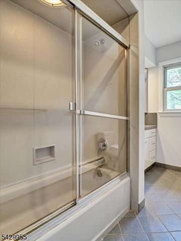857 Grove St, Rahway City, NJ 07065