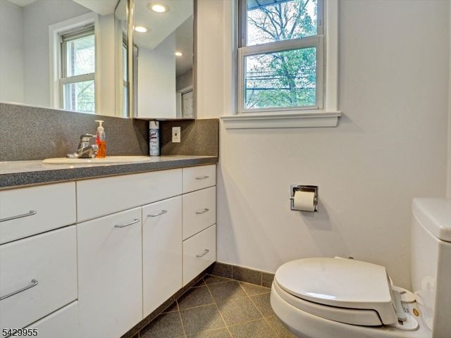 857 Grove St, Rahway City, NJ 07065