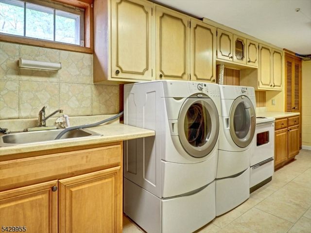 857 Grove St, Rahway City, NJ 07065