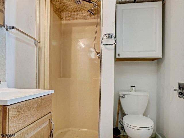 857 Grove St, Rahway City, NJ 07065