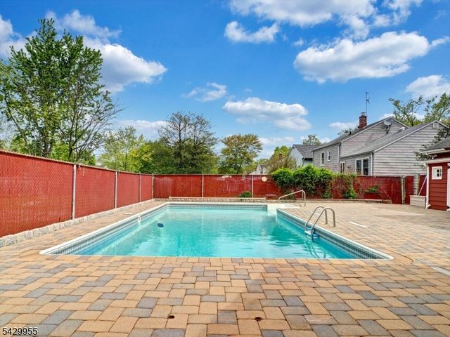 857 Grove St, Rahway City, NJ 07065